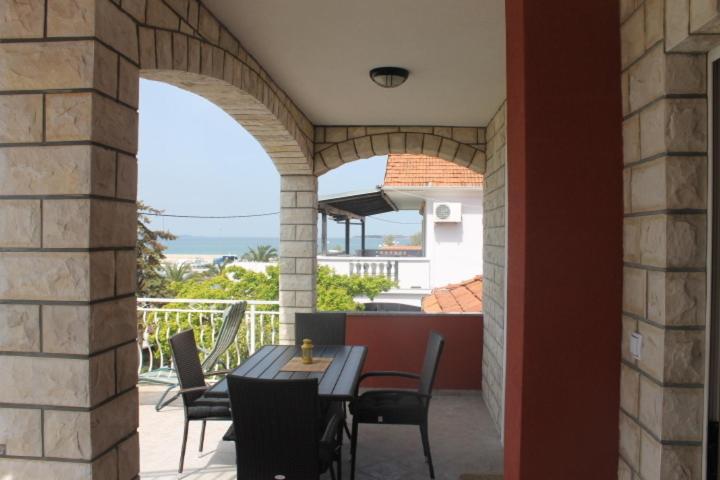 Apartments Roko Kolinda Bibinje Exterior foto